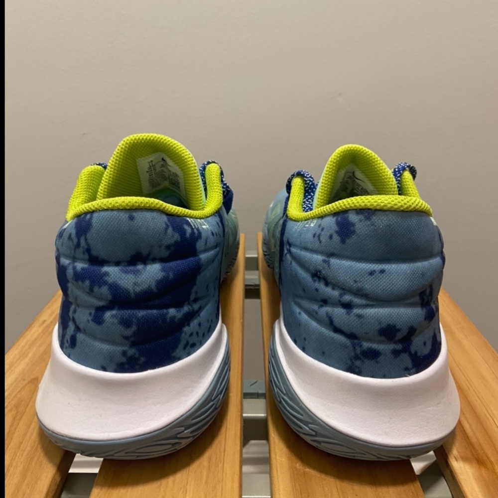 NWT - Kyrie Flytrap V (Unisex) - Picture 4 of 6